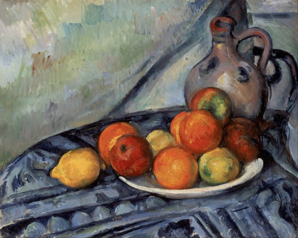 Frutta e una Brocca su un Tavolo