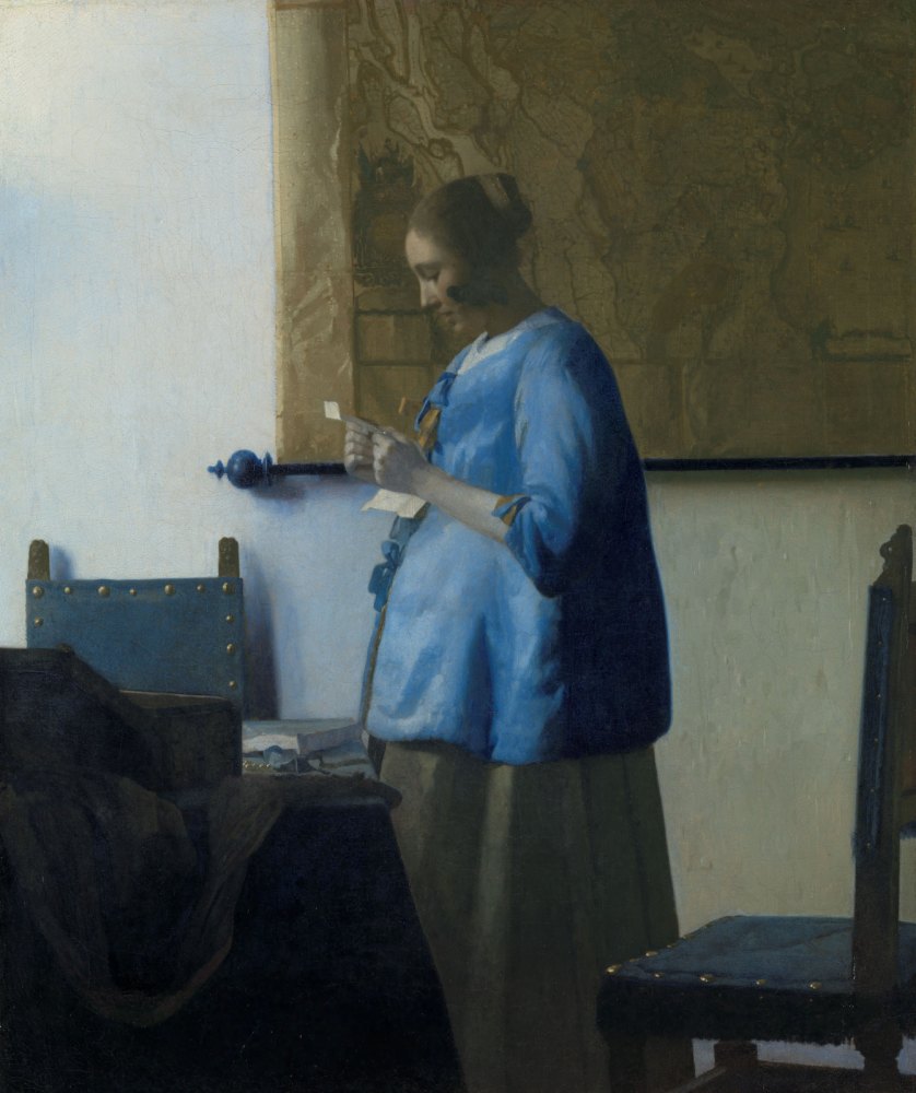 Donna in Blu che Legge una Lettera